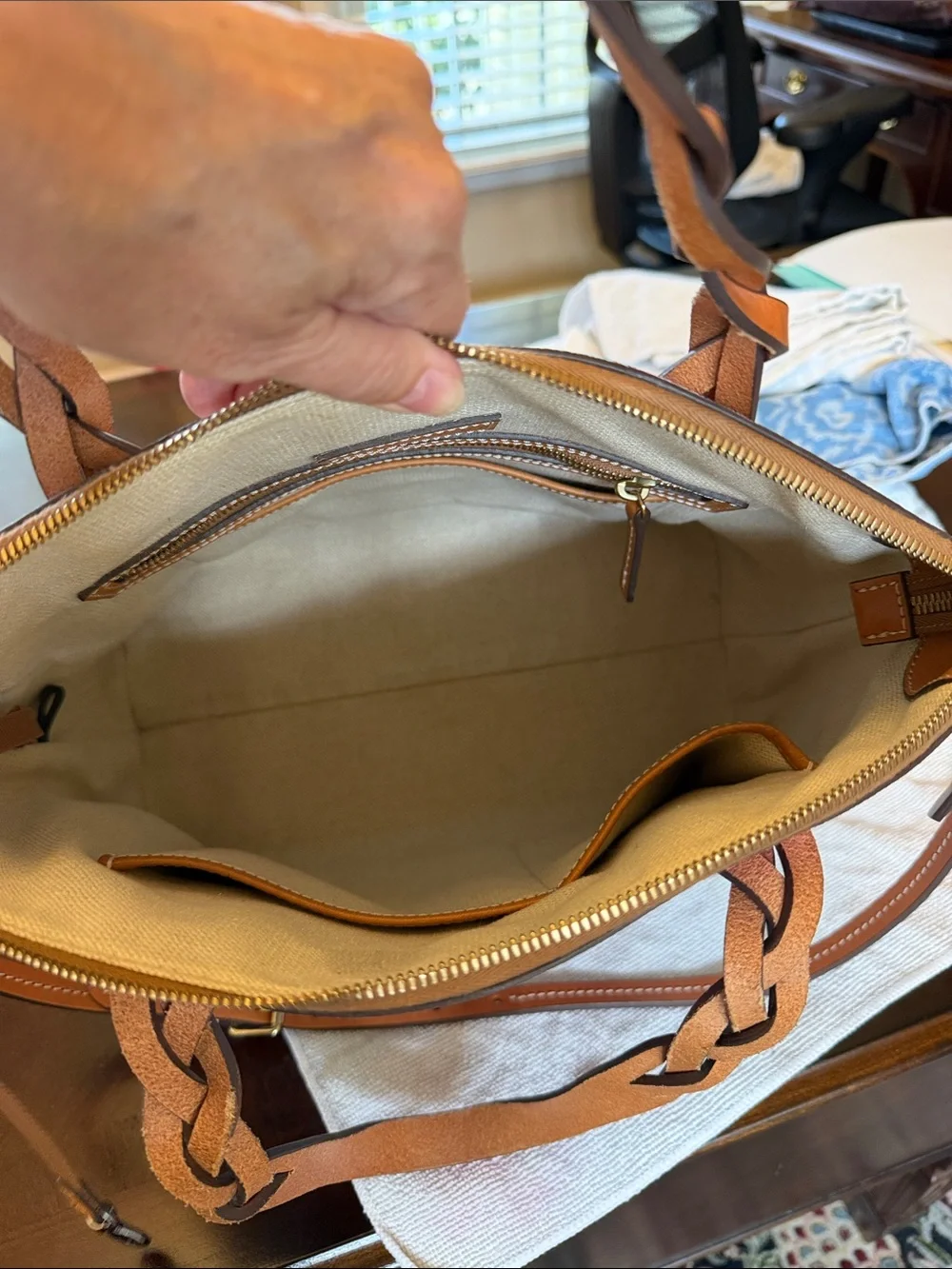 Dooney & Bourke Hydrangea Celeste satchel w/vachetta leather handles & strap EUC